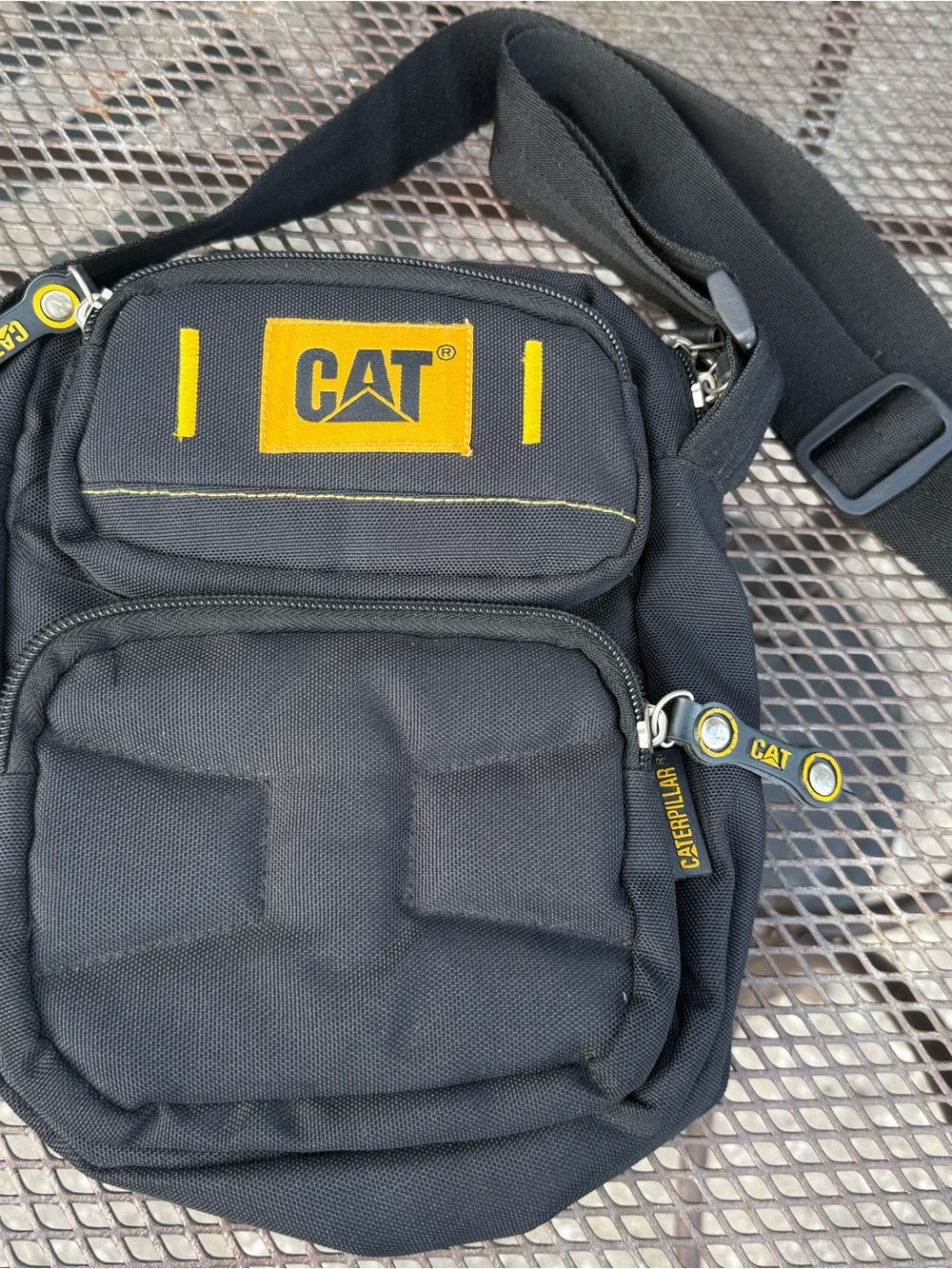 CAT Black/Yellow Caterpillar Crossbody Shoulder Sling Bag Multi Pockets EUC